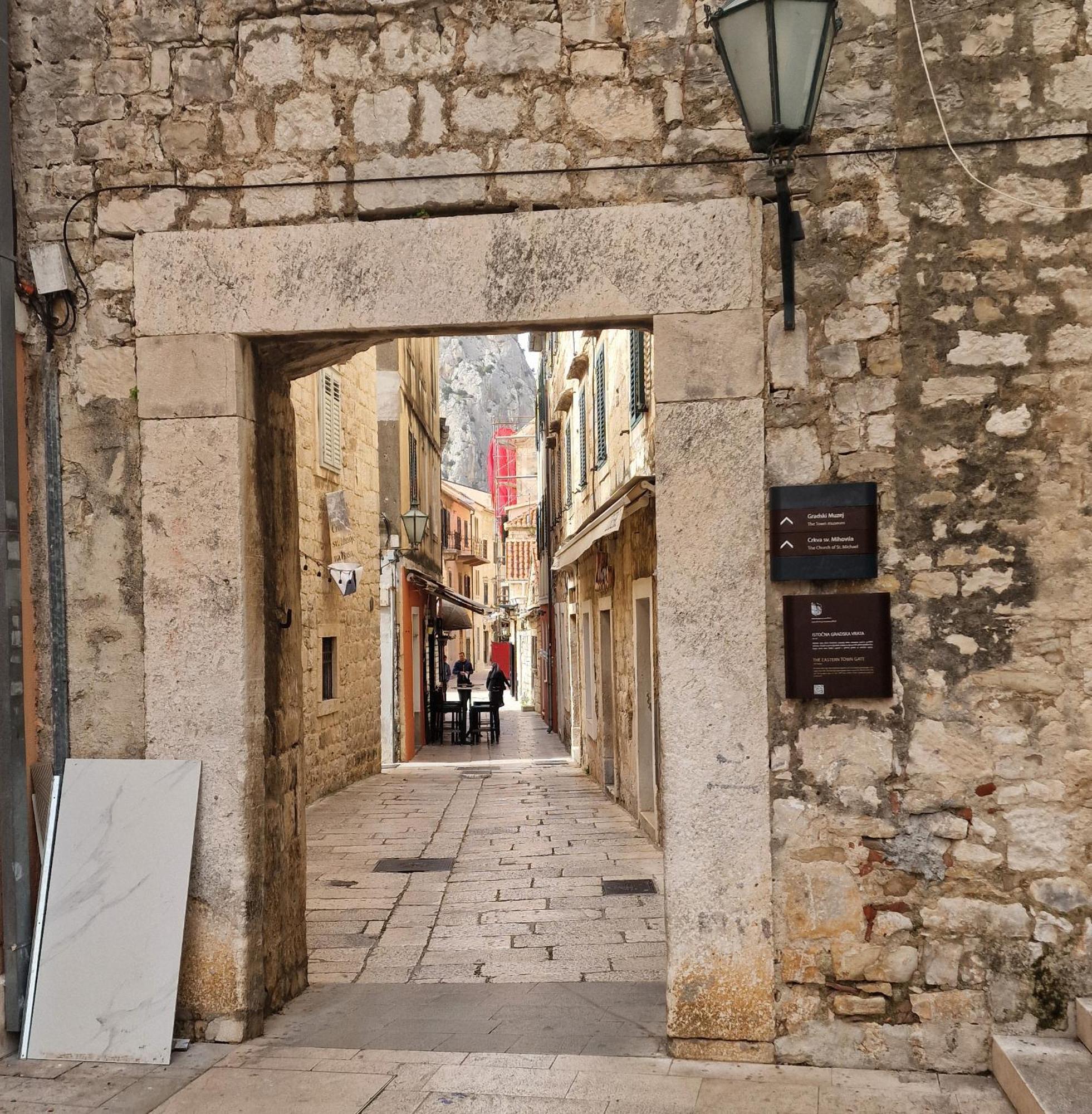 Old Town Apartment *