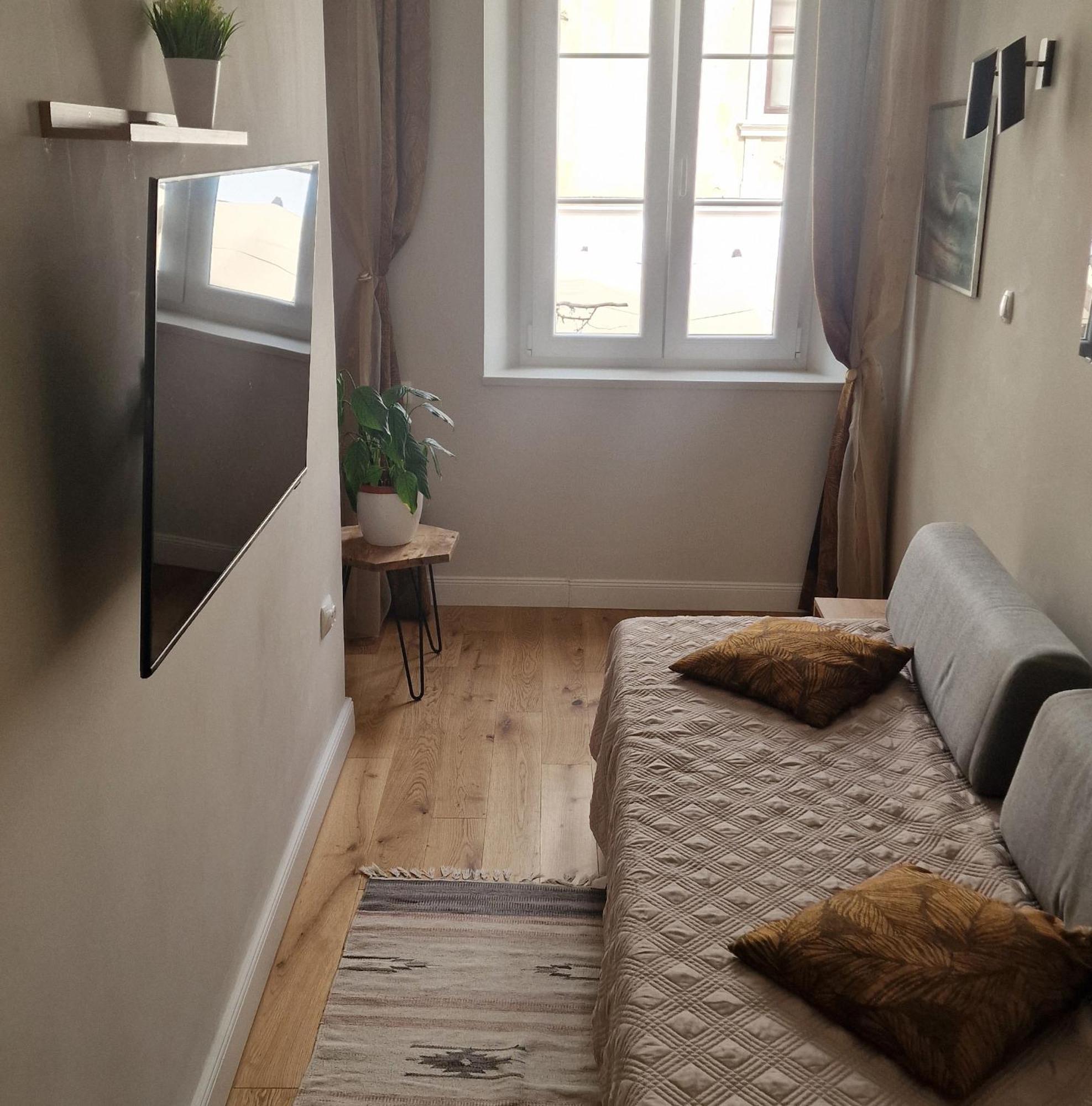 Old Town Apartment *